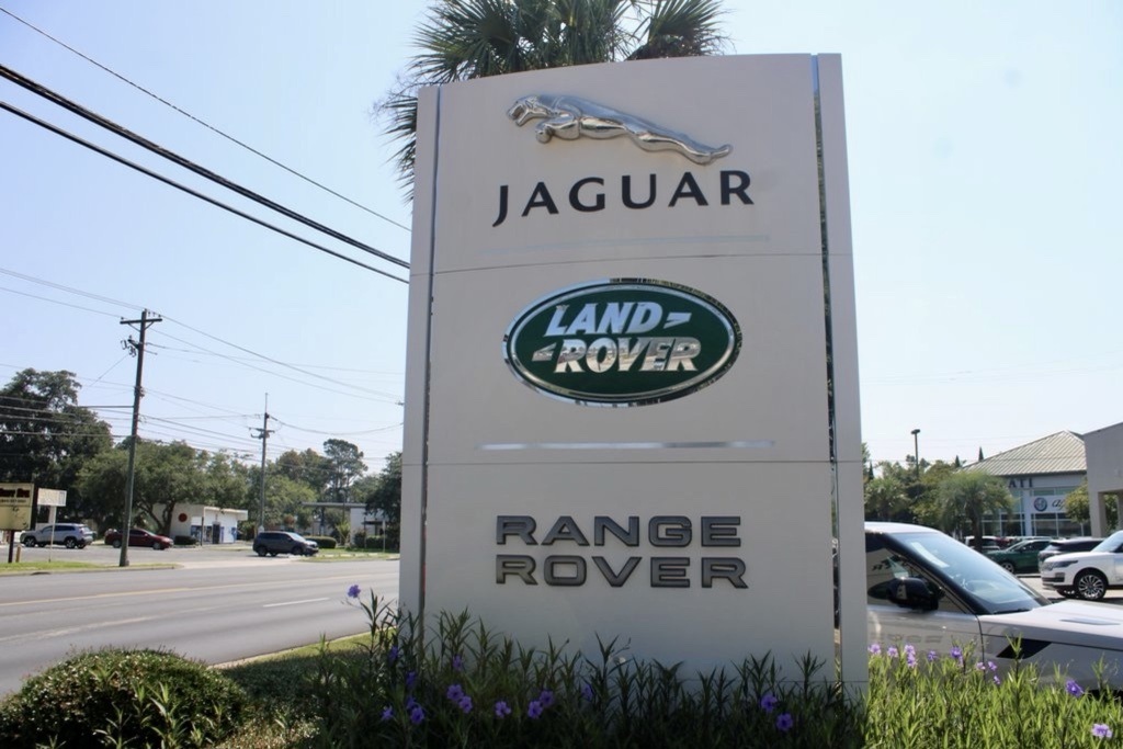 2023 Land Rover Range Rover SE photo 30