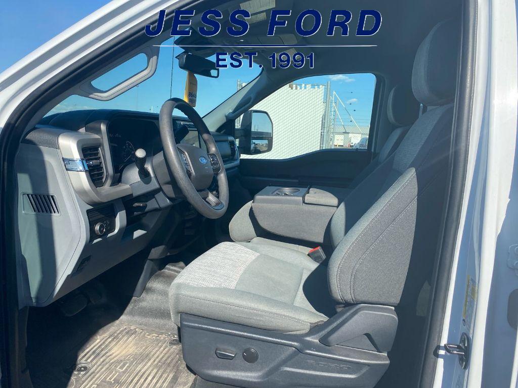 2023 Ford F-350 XLT photo 5