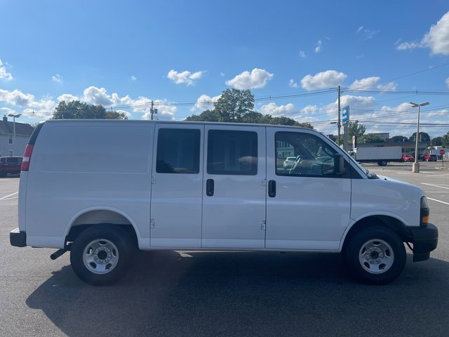 2025 Chevrolet Express Cargo 3500 photo 5