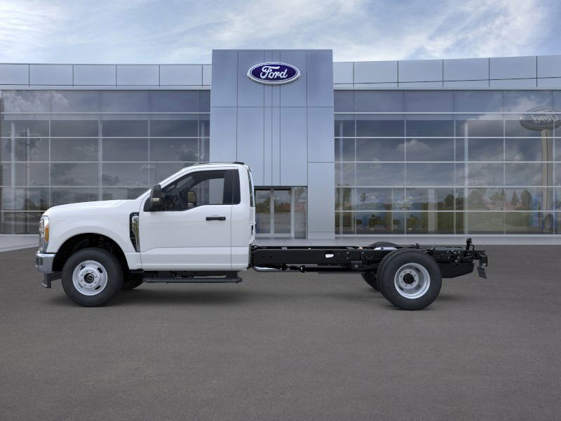 2025 Ford F-350 XL photo 3