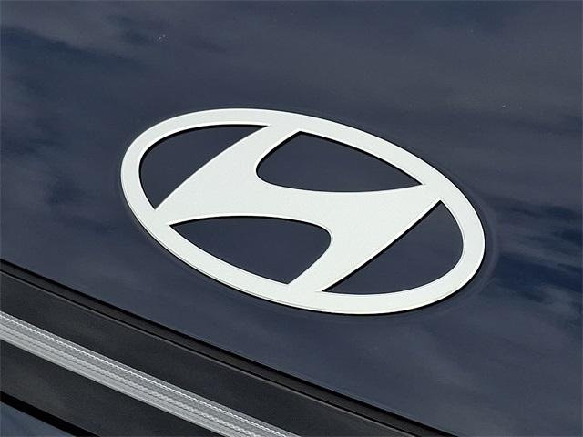 2026 Hyundai Kona SEL photo 5