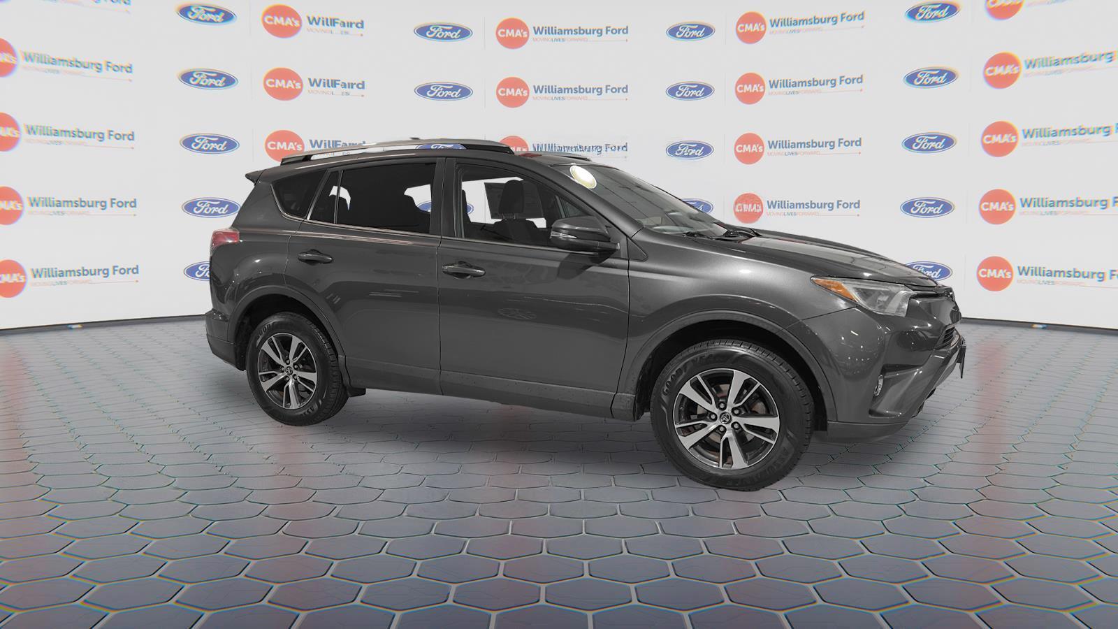 2017 Toyota RAV4 XLE photo 3