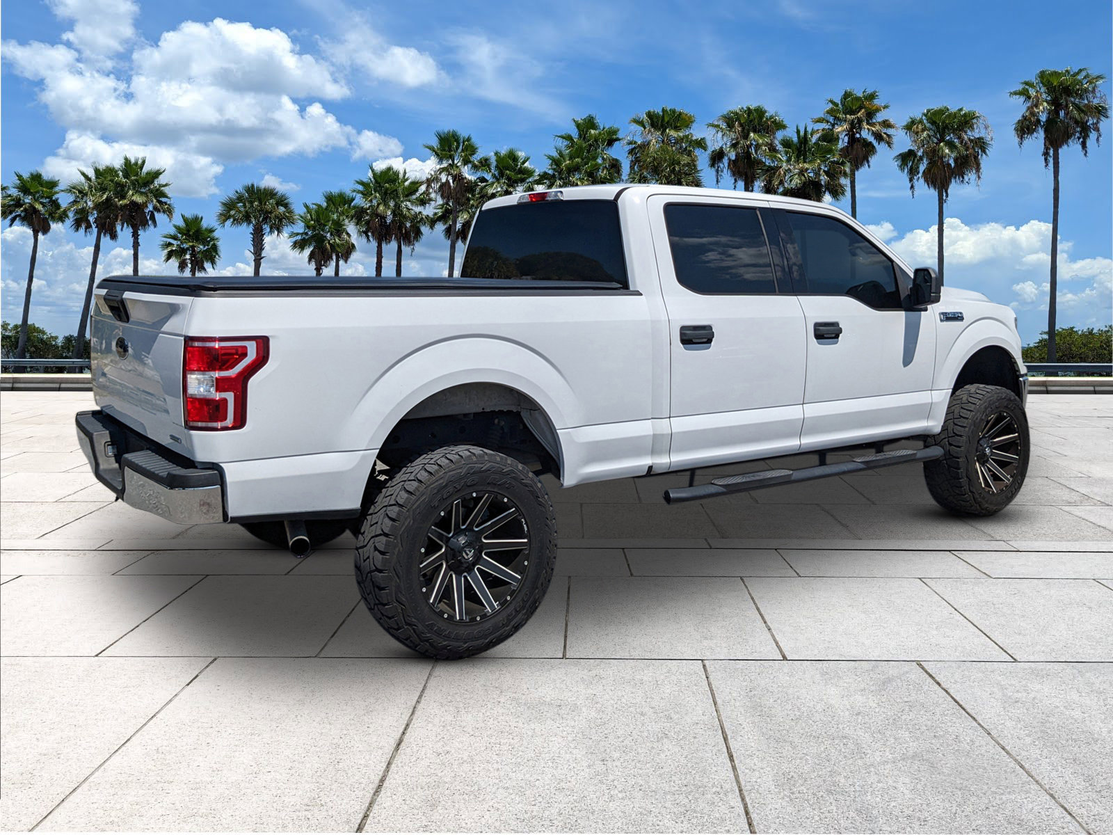 2020 Ford F-150 XLT photo 9