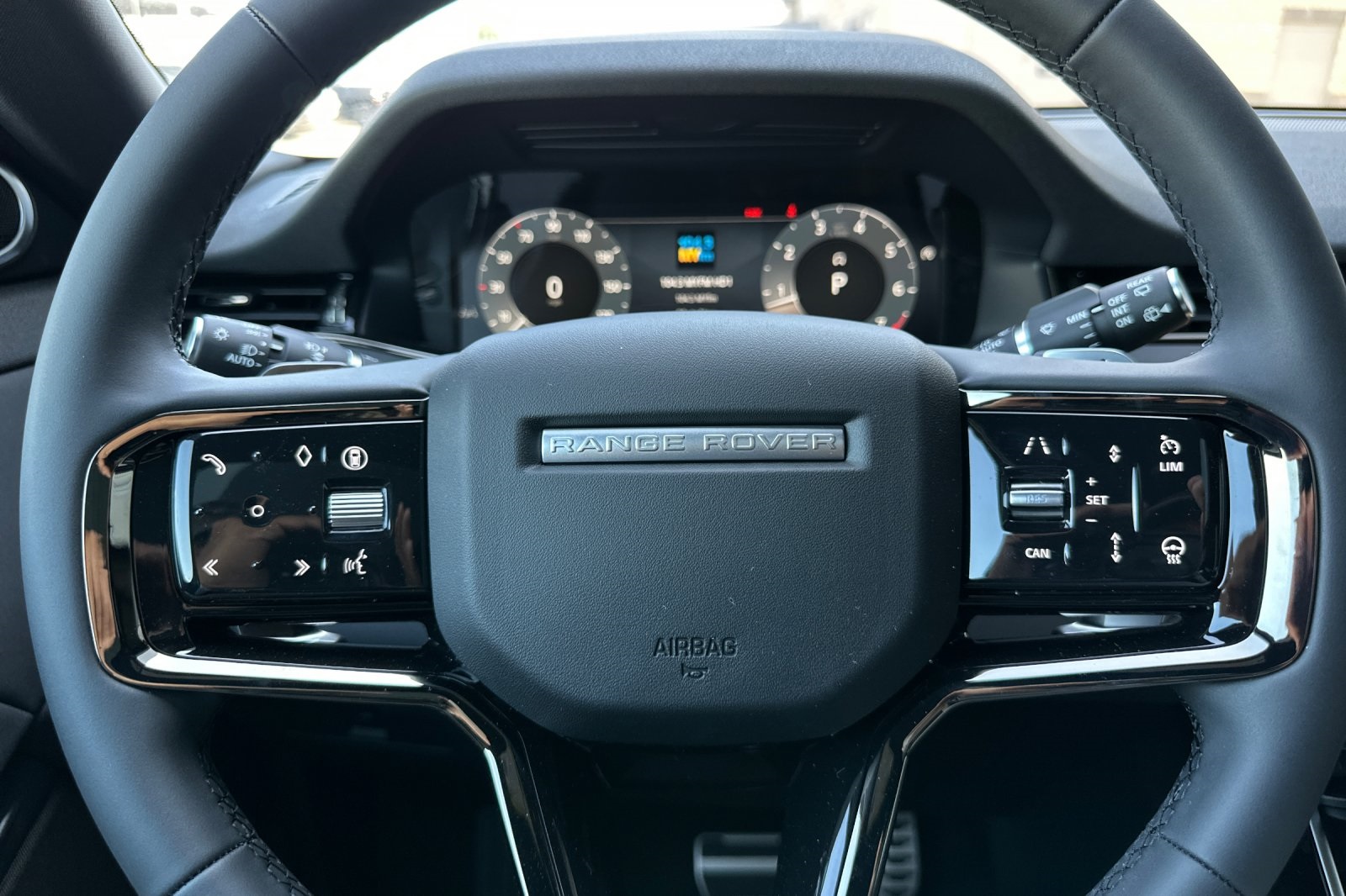 2026 Land Rover Range Rover Evoque Dynamic SE photo 24
