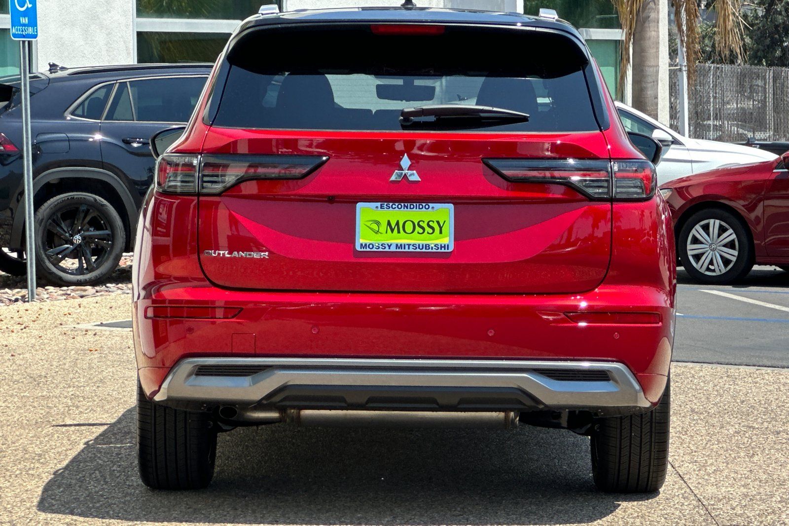 2025 Mitsubishi Outlander SEL photo 5