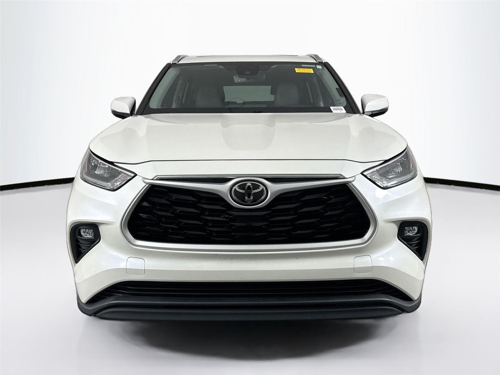 2020 Toyota Highlander XLE photo 3