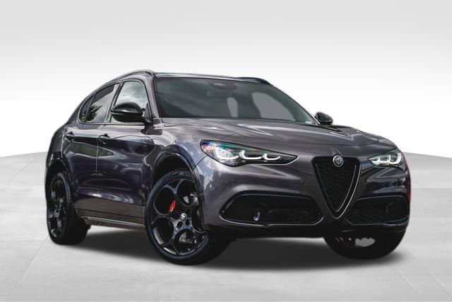 2025 Alfa Romeo Stelvio Base's photo