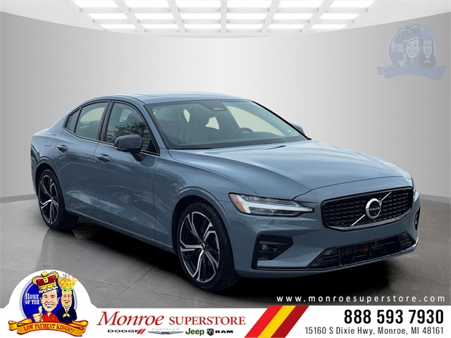 2024 Volvo S60 Plus's photo