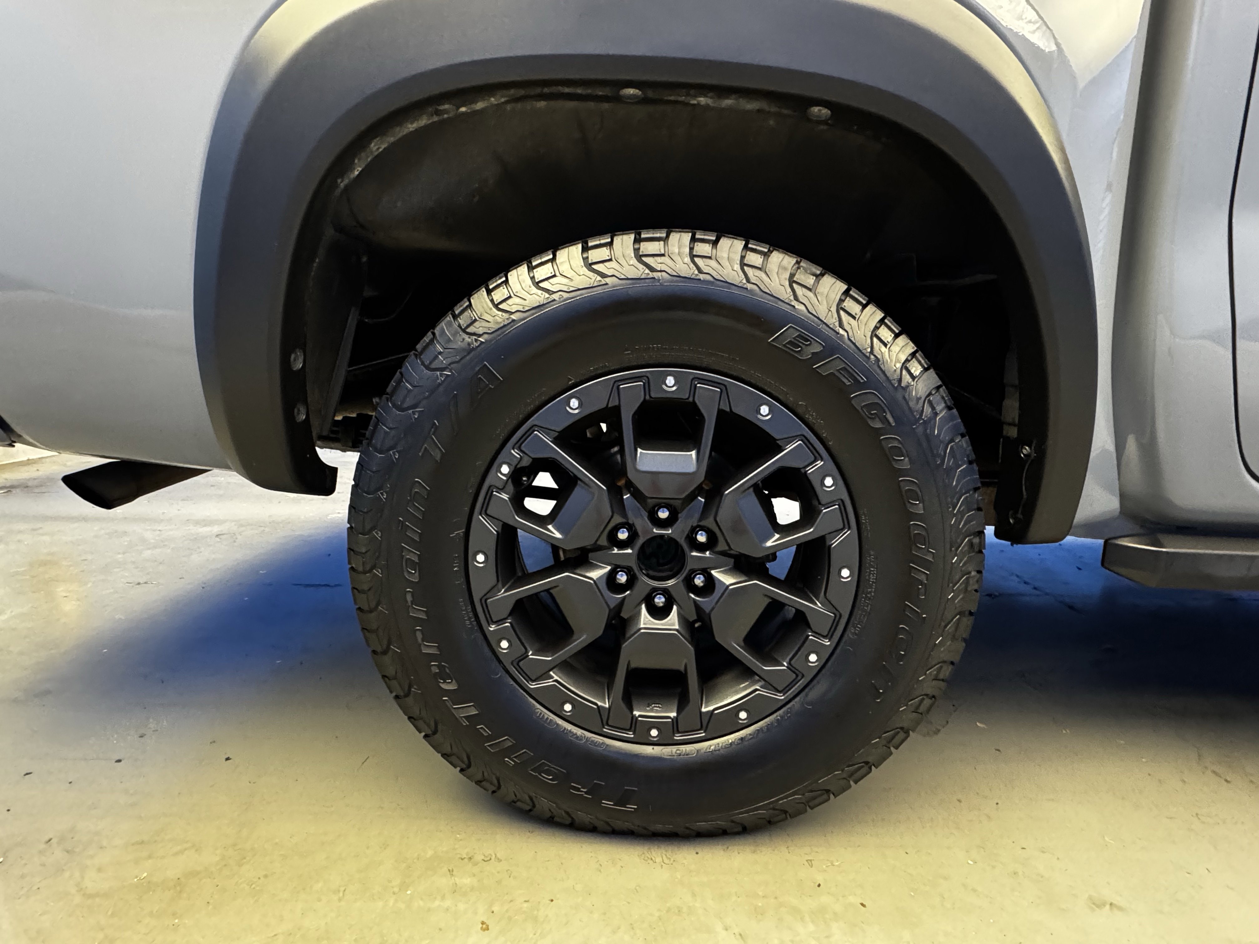 2022 Nissan Frontier PRO-4X photo 2