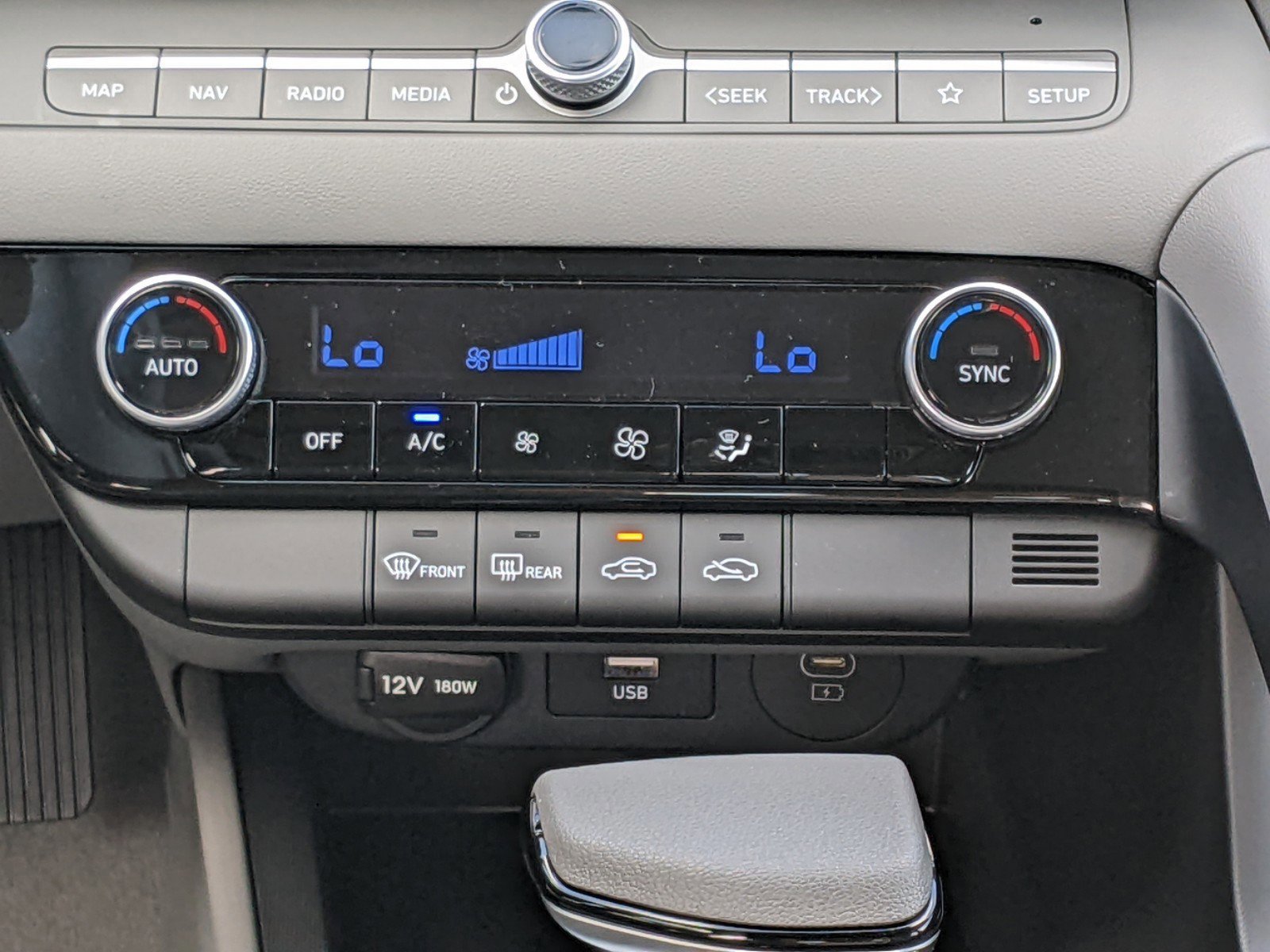2025 Hyundai Elantra SEL Sport photo 17