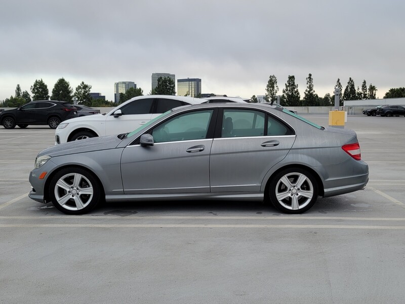 2011 Mercedes Benz C 300 photo 2