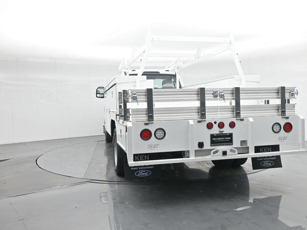 2025 Ford F-450 photo 29