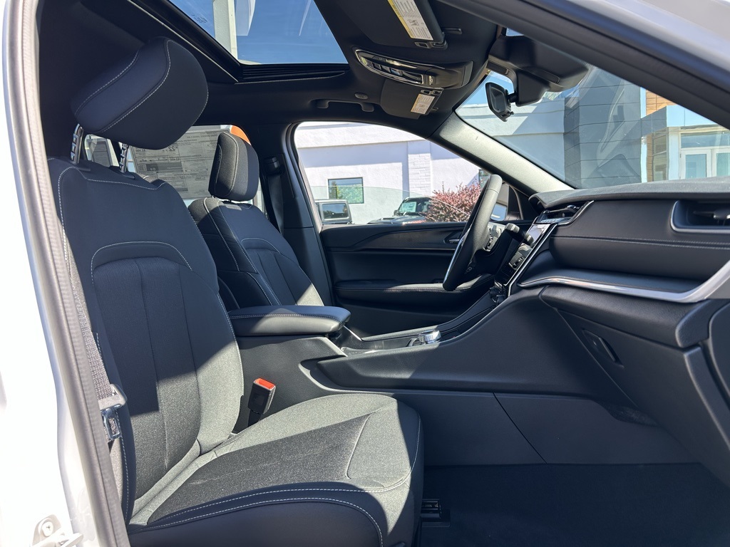 2025 Jeep Grand Cherokee Laredo X photo 27