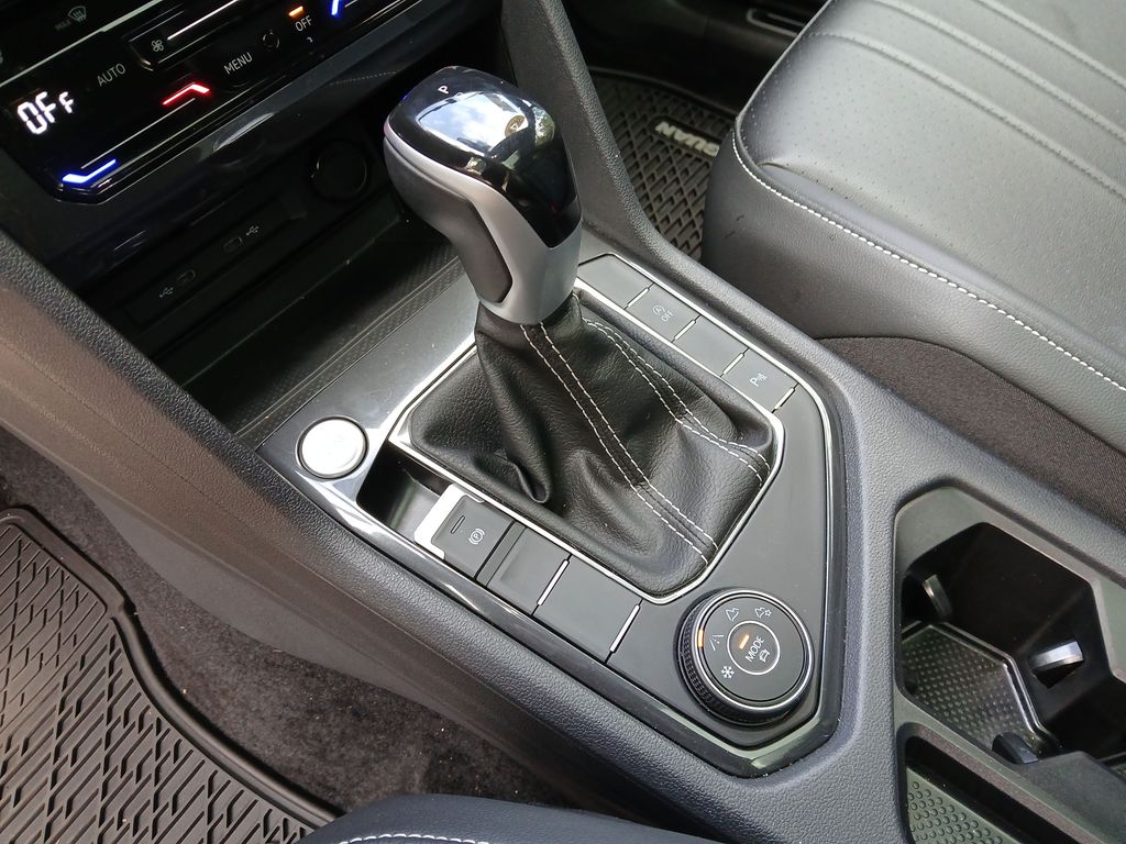 2024 Volkswagen Tiguan SE R-Line Black photo 22