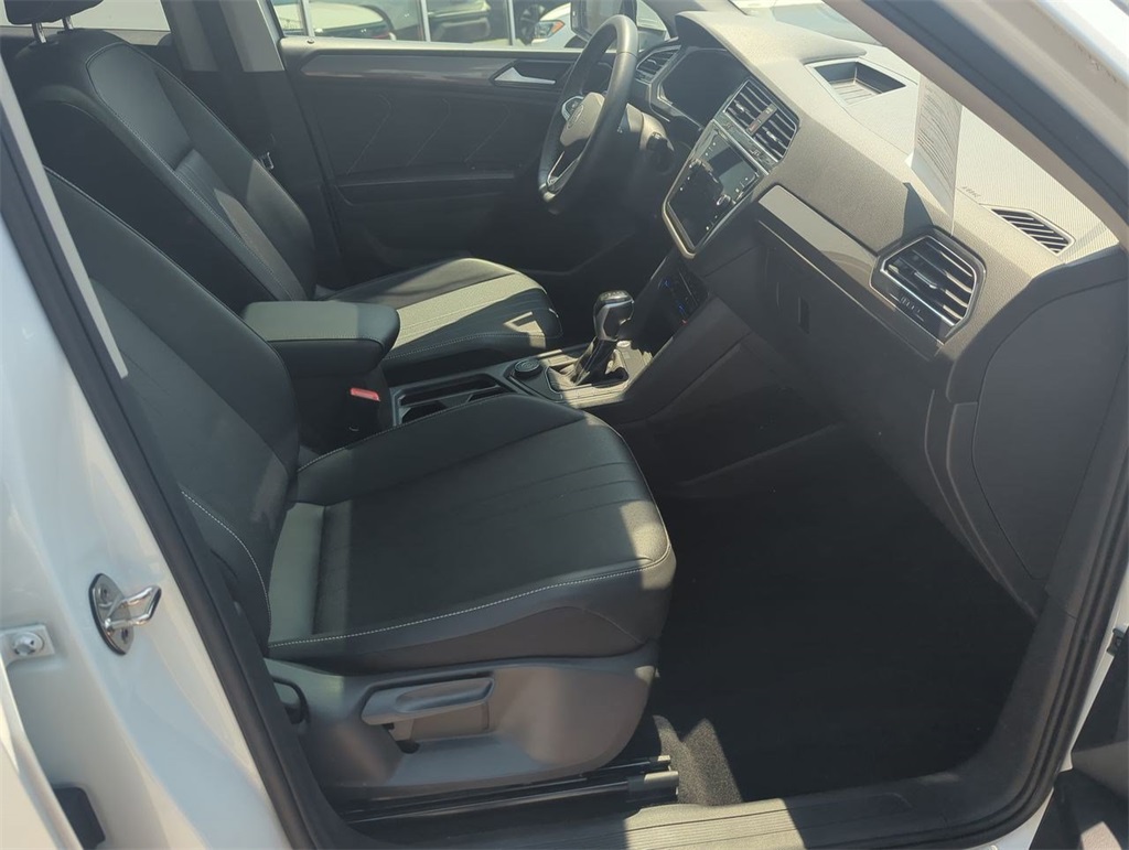 2023 Volkswagen Tiguan SE photo 22
