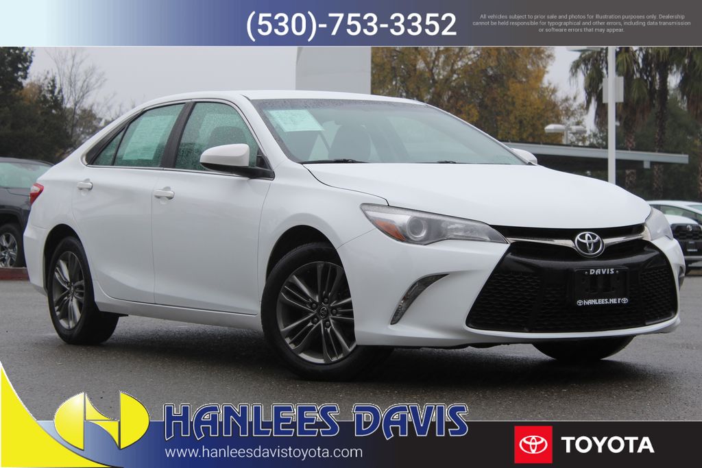 2017 Toyota Camry SE's photo