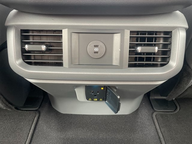 2025 Ford F-150 Lightning Lariat photo 11