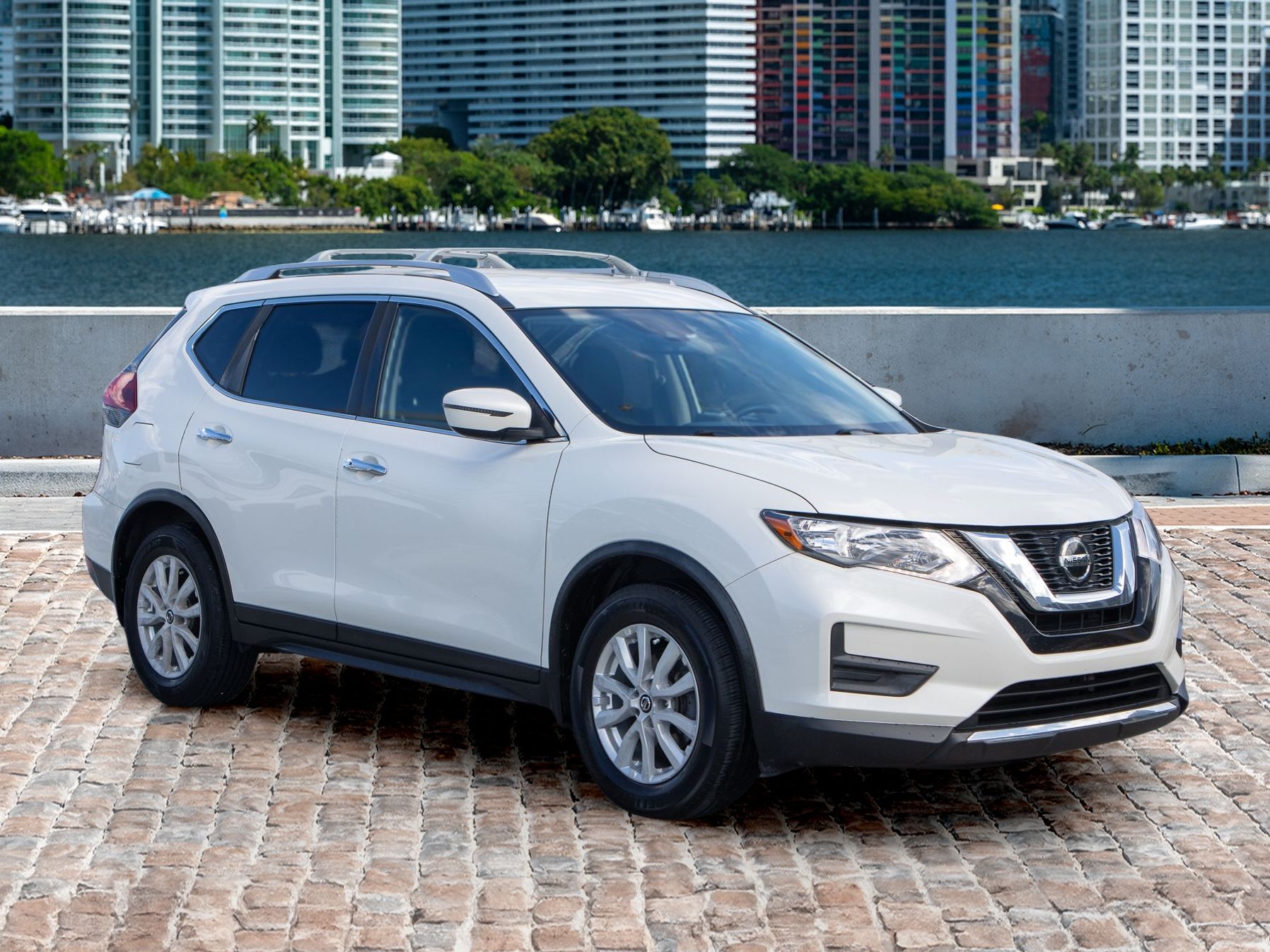 2019 Nissan Rogue SV photo 3