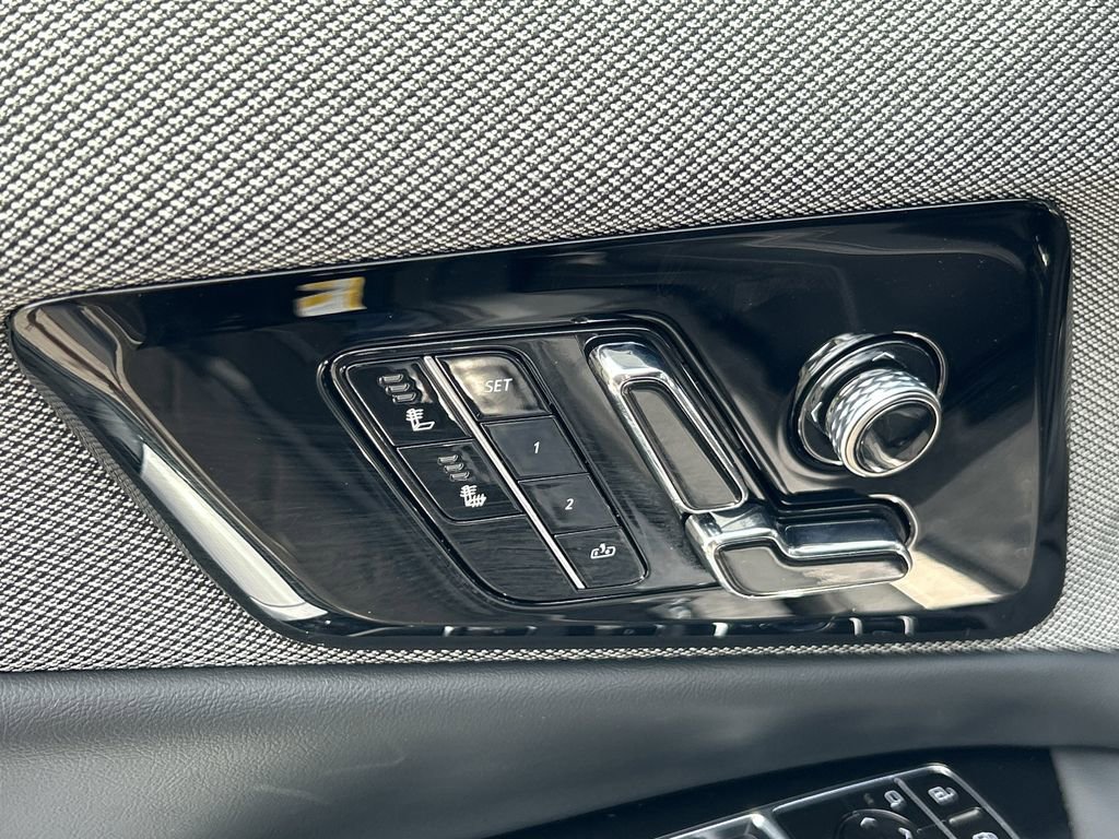 2025 Cadillac Optiq Luxury photo 18