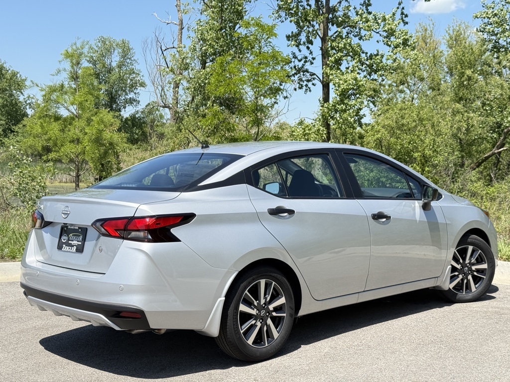 2025 Nissan Versa S photo 9