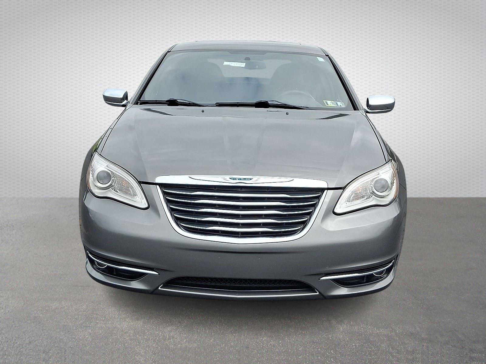 2013 Chrysler 200 Limited photo 2