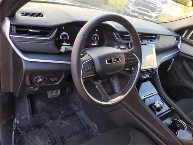 2025 Jeep Grand Cherokee Laredo photo 10