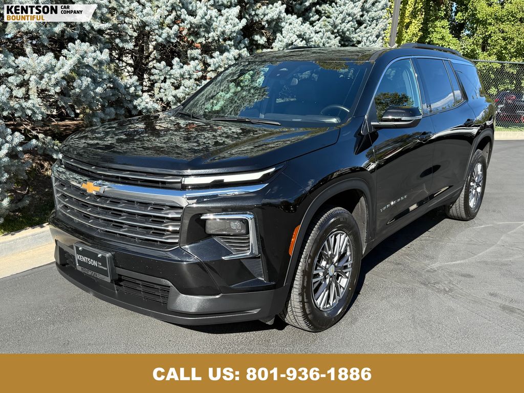 2025 Chevrolet Traverse photo 3