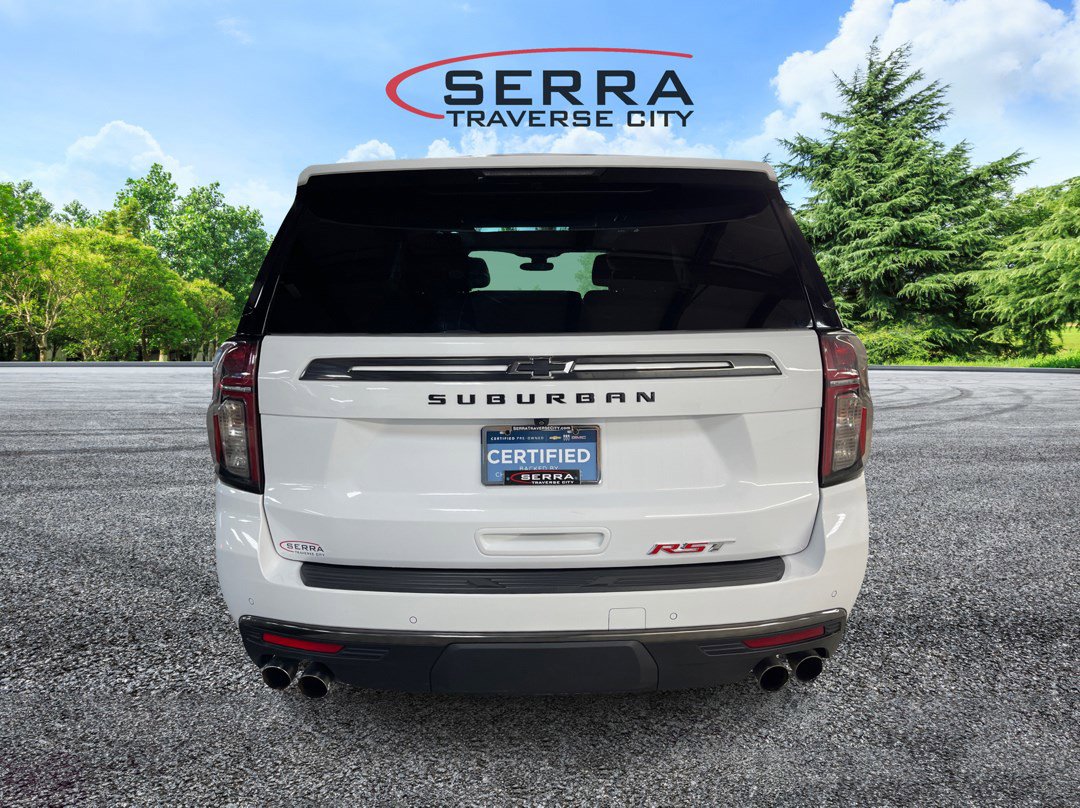 2022 Chevrolet Suburban RST photo 3