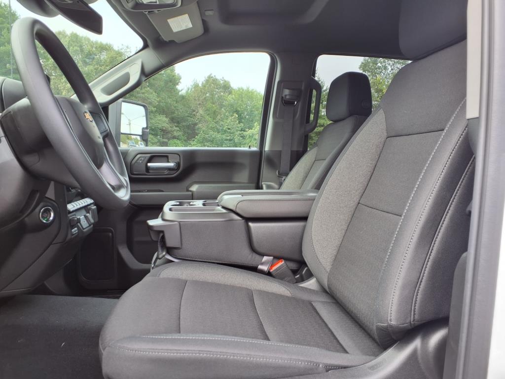 2025 Chevrolet Silverado 2500HD Custom photo 11