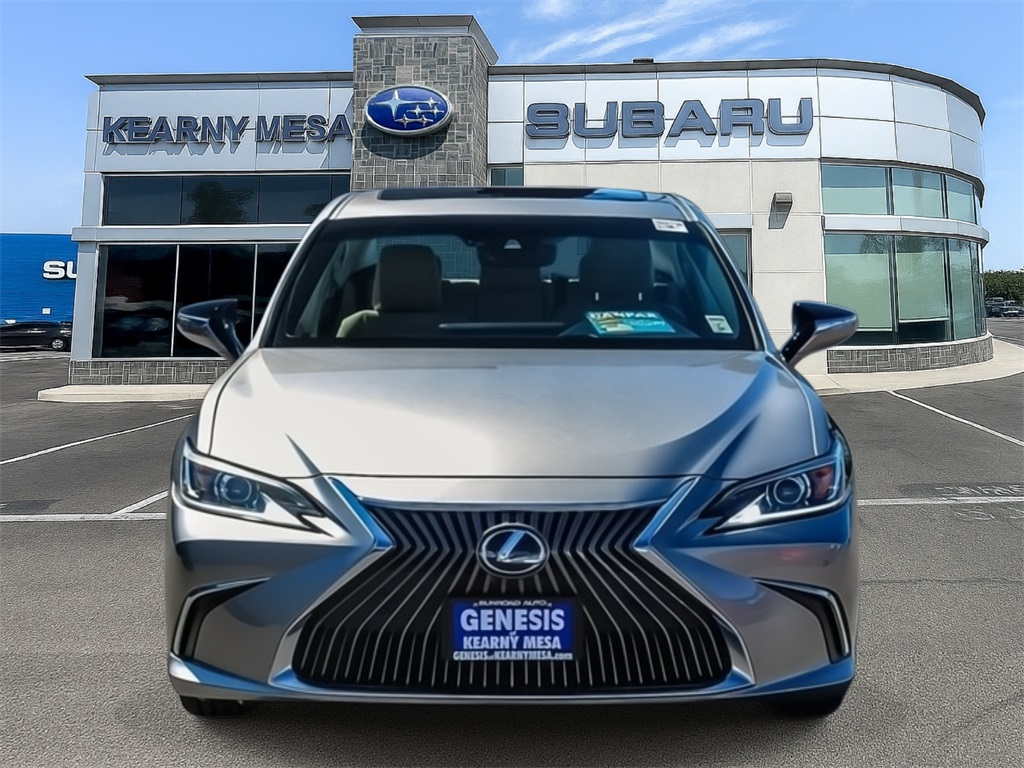 2021 Lexus ES 300h photo 2