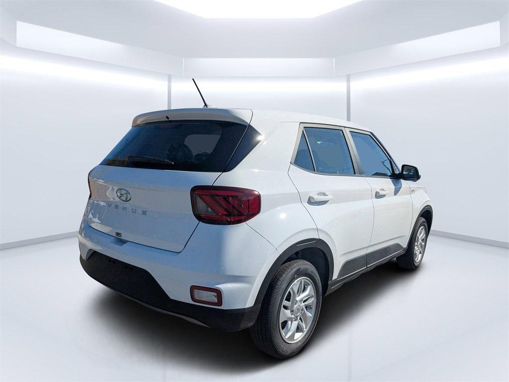 2026 Hyundai Venue SE photo 2