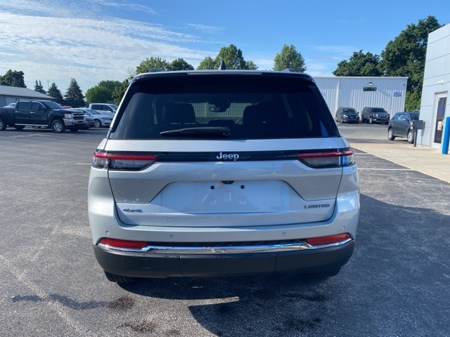 2023 Jeep Grand Cherokee Limited photo 2