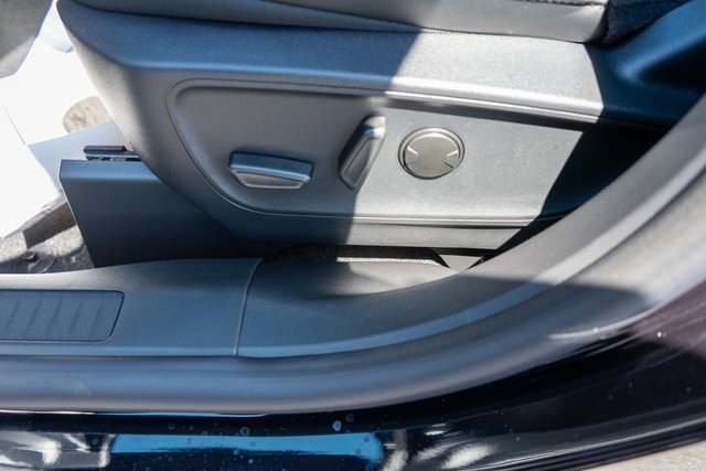 2025 Ford Escape Hybrid ST-Line Select photo 9
