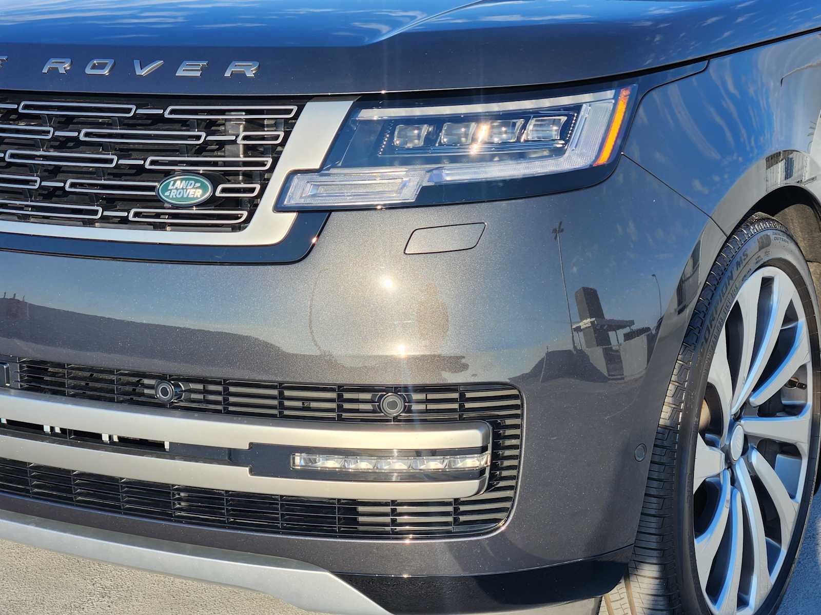 2025 Land Rover Range Rover SE photo 7