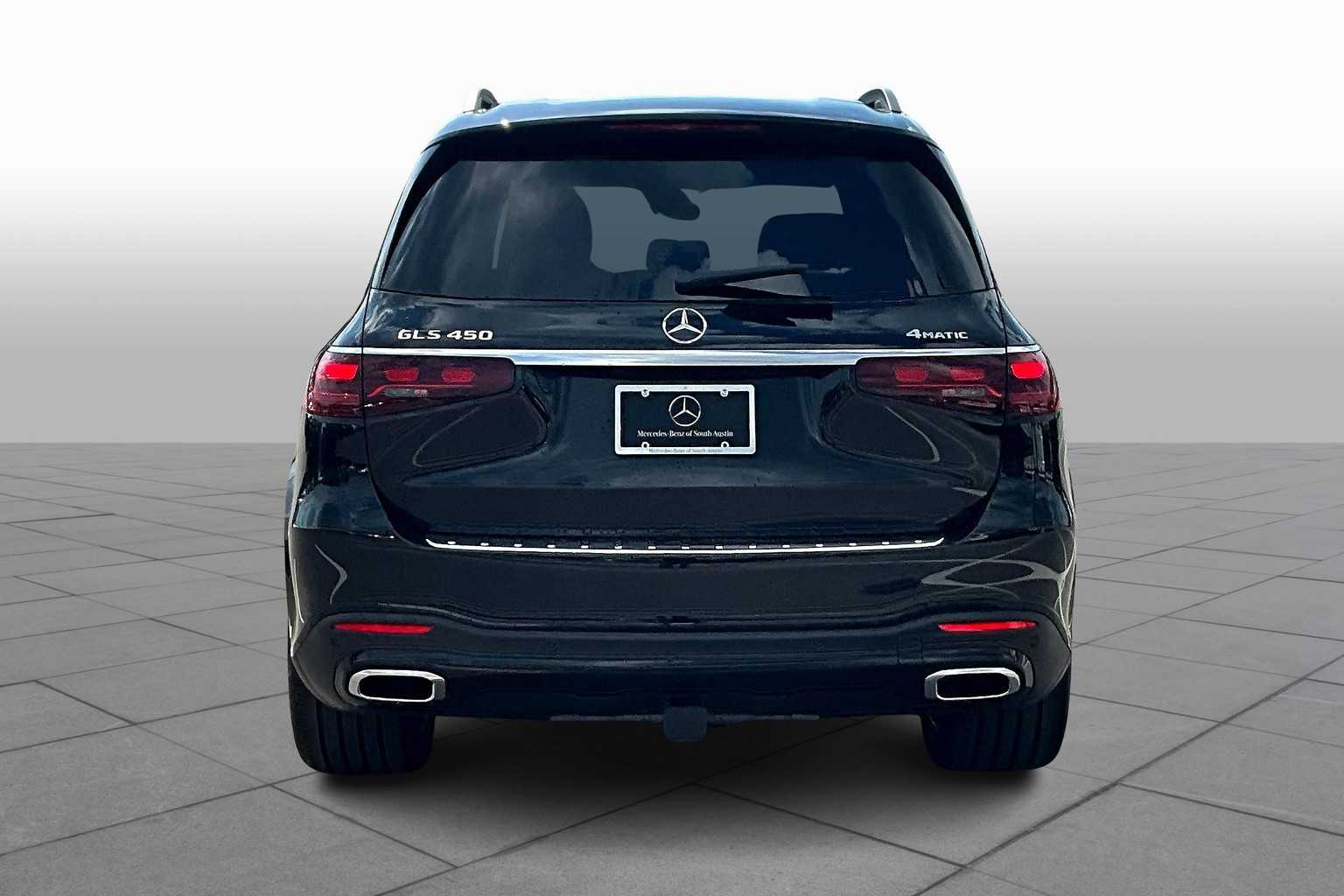 2025 Mercedes Benz GLS 450 4MATIC photo 2