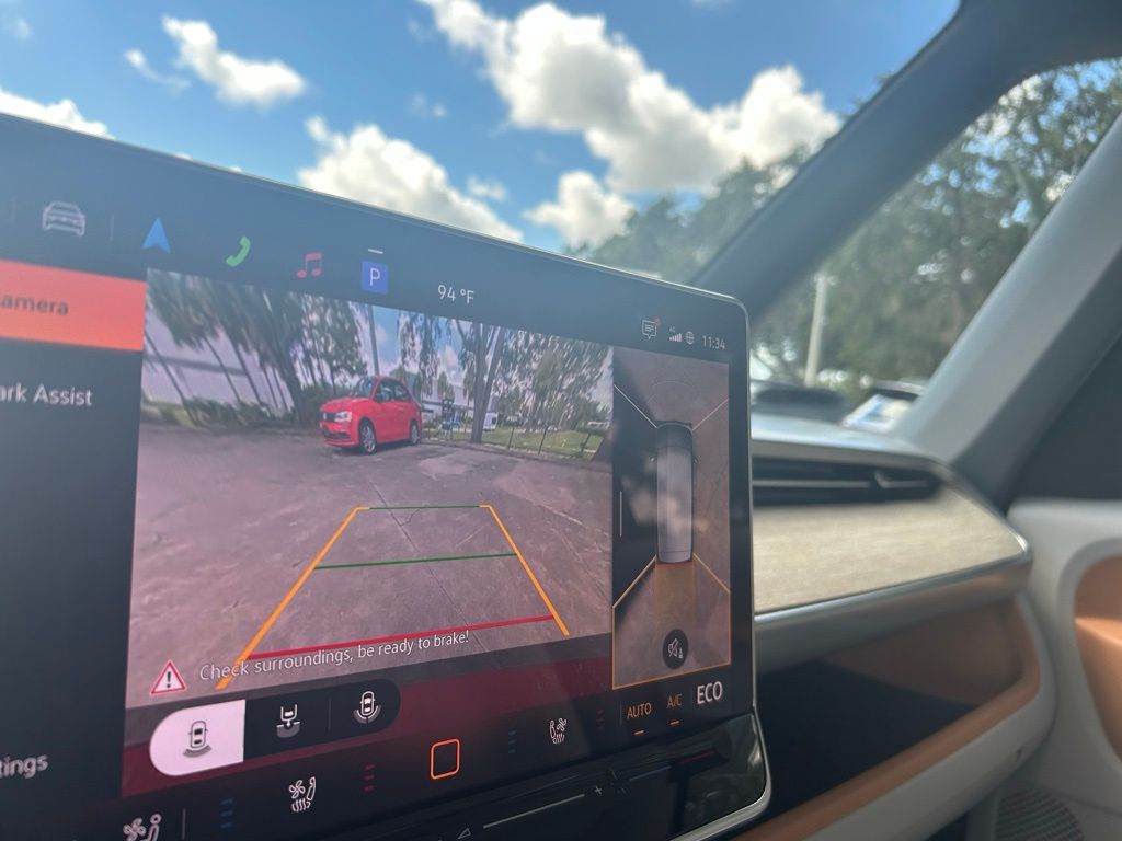 2025 Volkswagen ID. Buzz Pro Plus photo 13