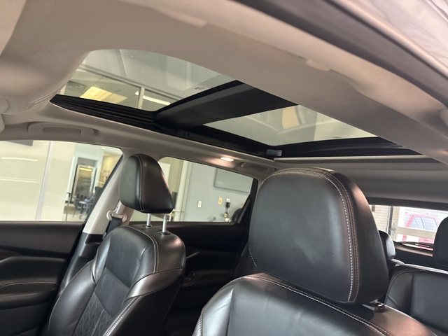 2022 Nissan Murano Platinum photo 2