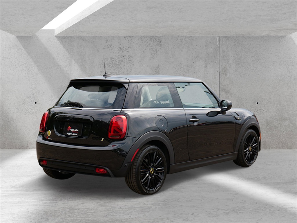 2024 Mini Cooper Hardtop Iconic photo 3