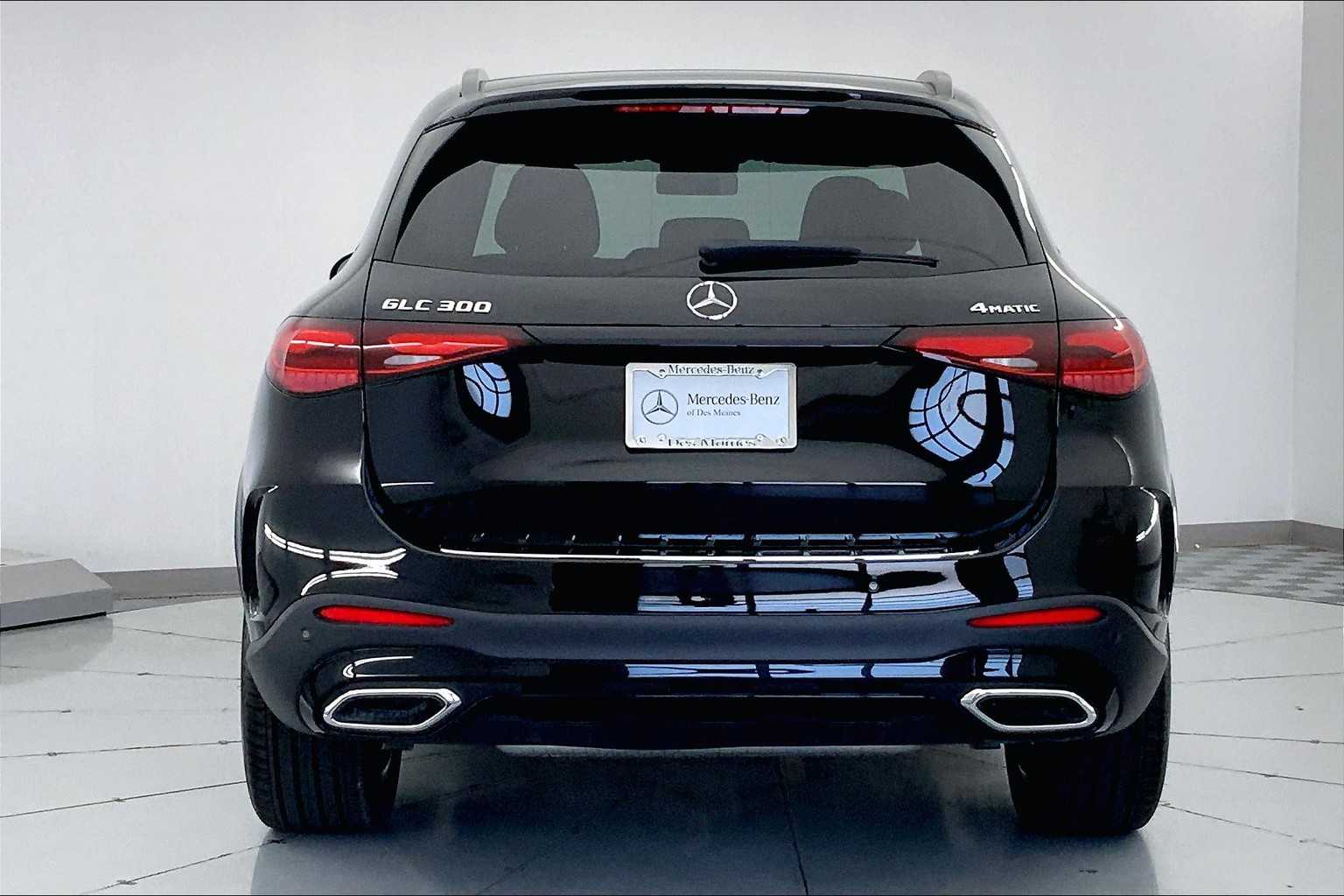 2025 Mercedes Benz GLC 300 4MATIC photo 5