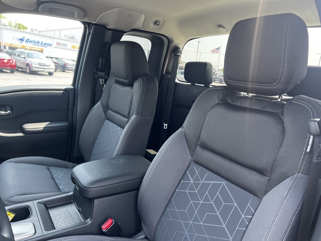 2025 Nissan Frontier SV photo 4