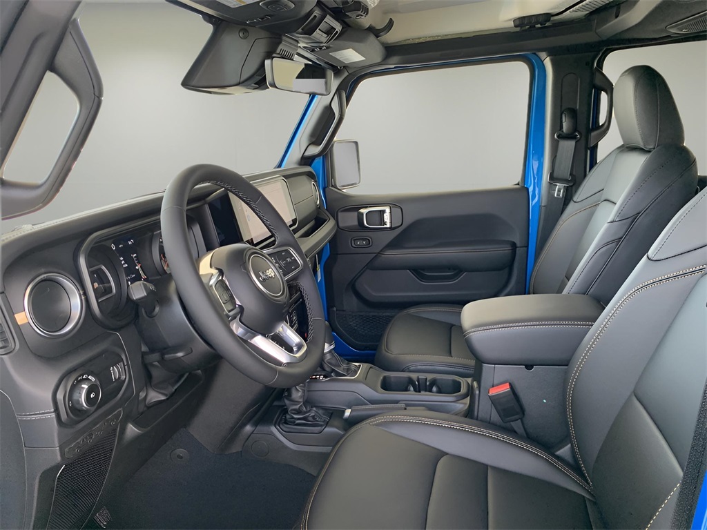 2025 Jeep Wrangler Sahara photo 24