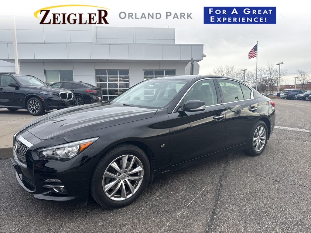 2015 INFINITI Q50 Premium's photo