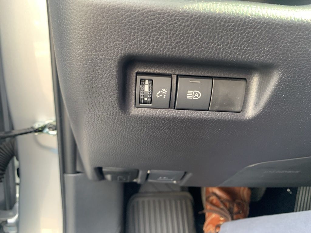 2025 Toyota RAV4 XLE photo 14