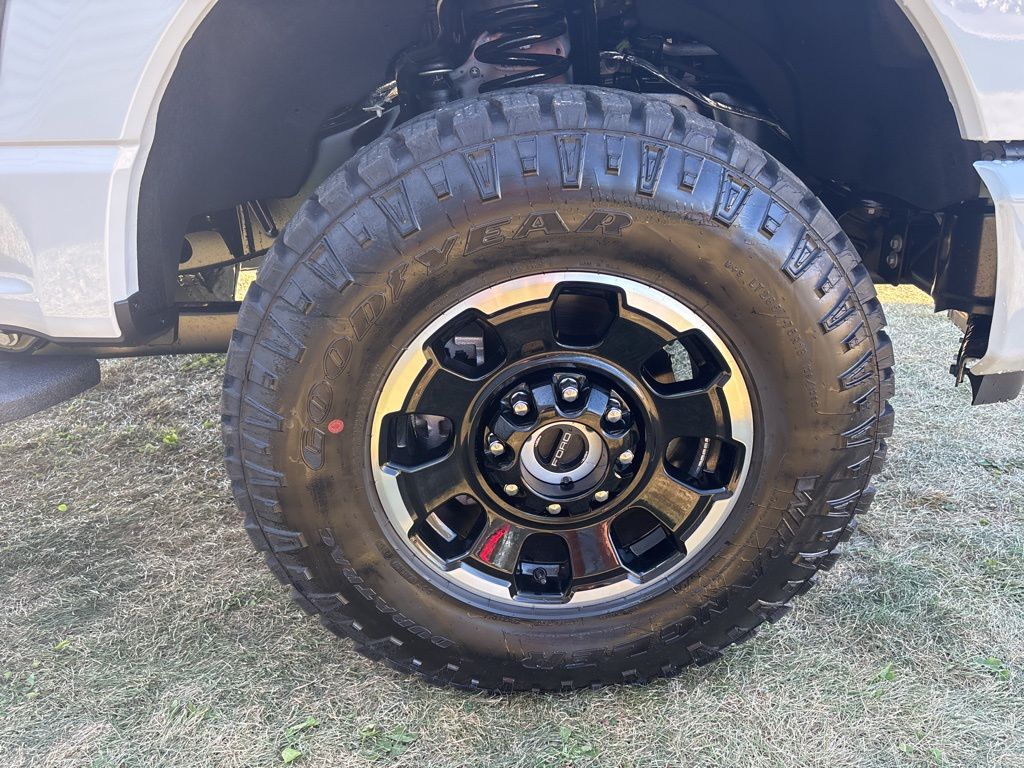2025 Ford F-350 Lariat photo 12
