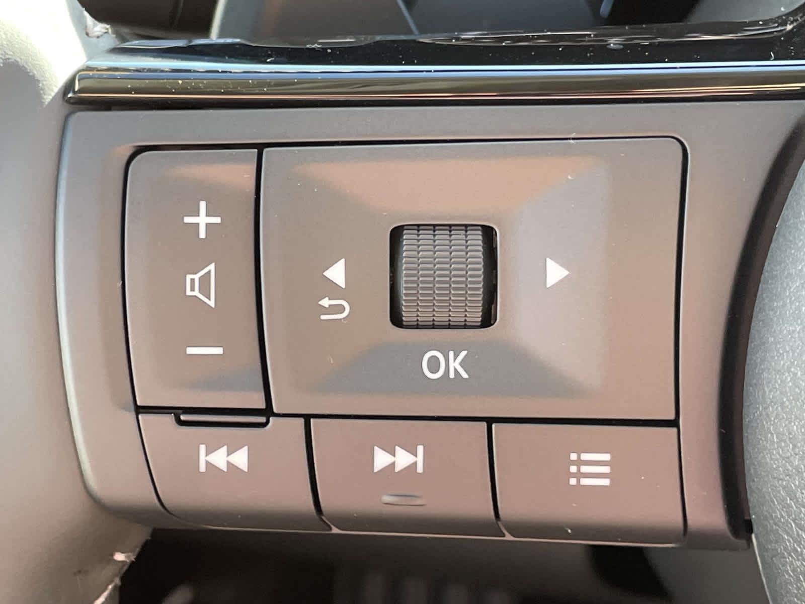 2025 Nissan Pathfinder SL photo 29