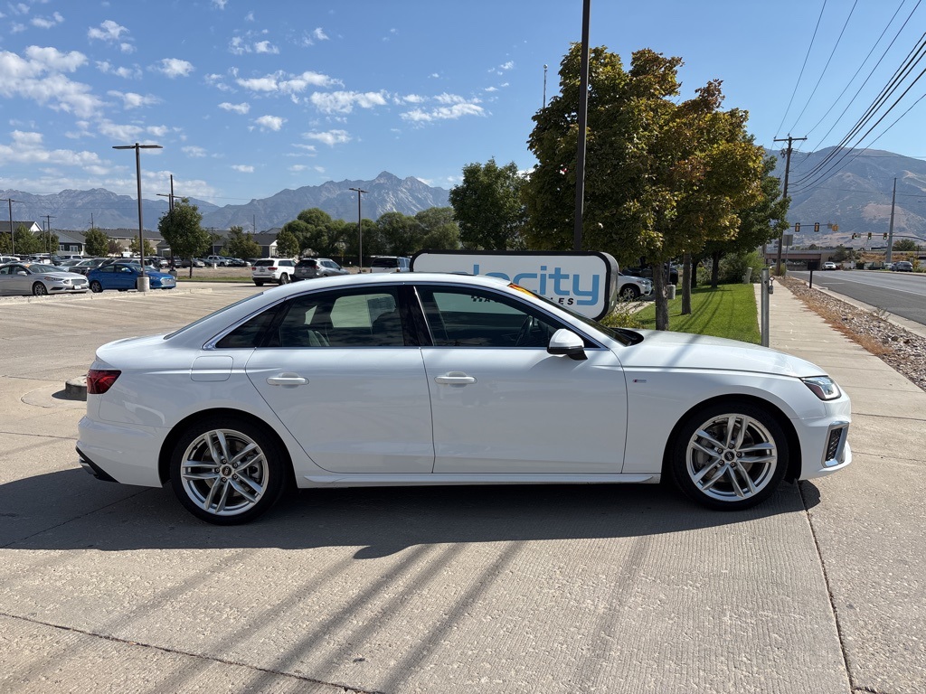 2022 Audi A4 45 S line Premium Plus photo 2