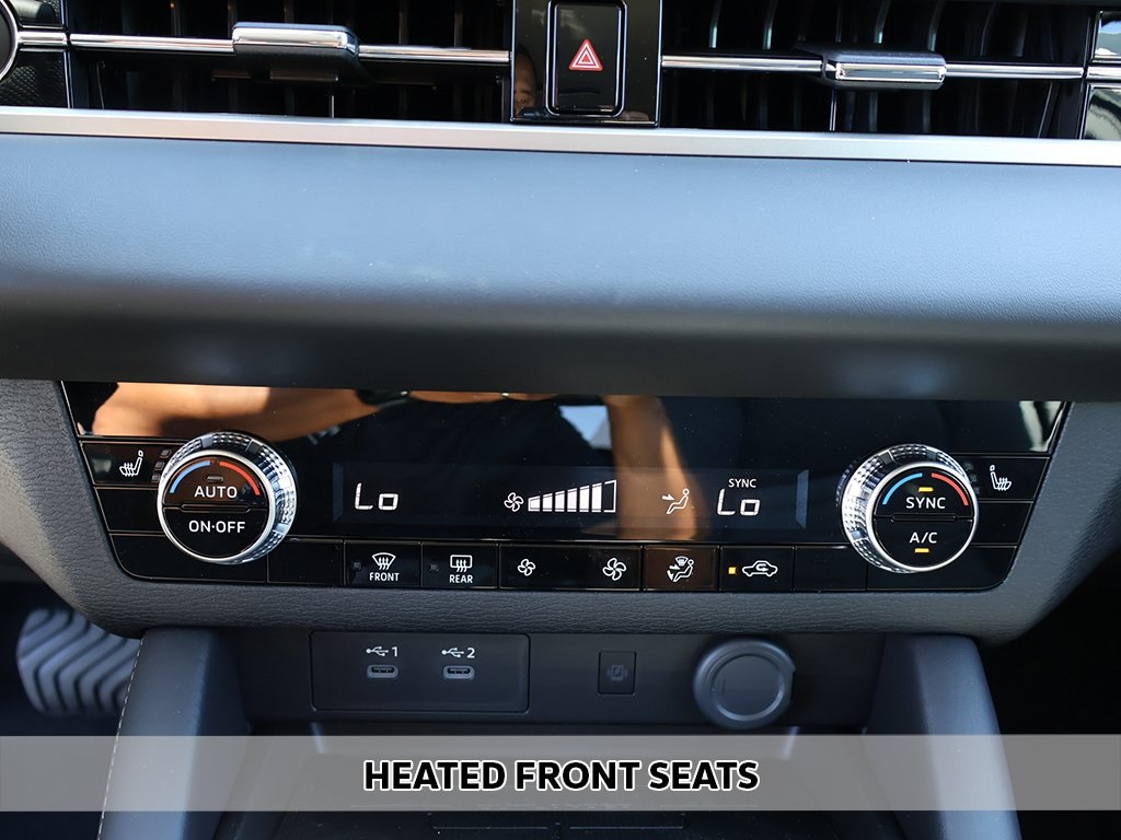 2025 Mitsubishi Outlander SE photo 2