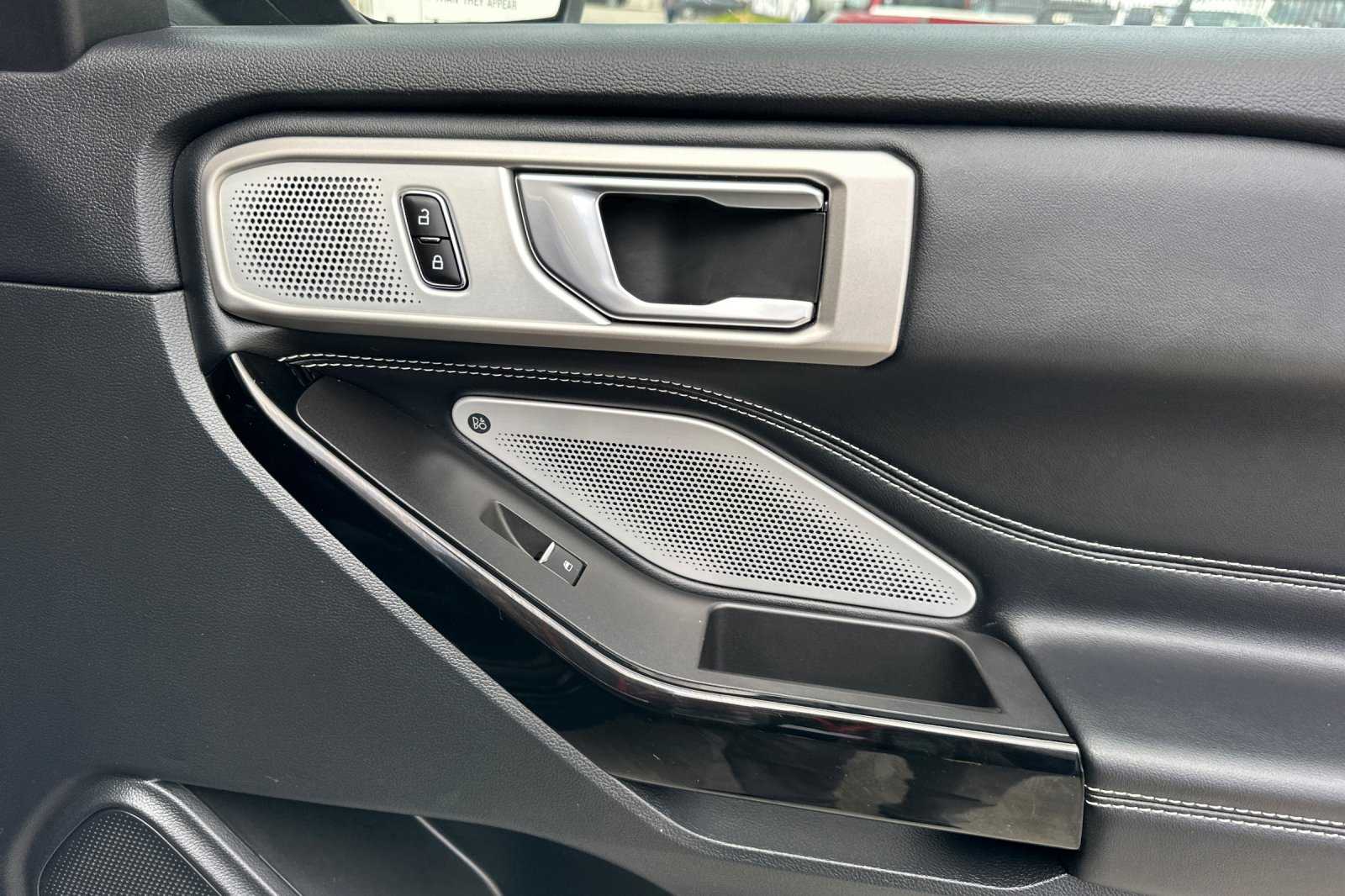 2023 Ford Explorer ST photo 19