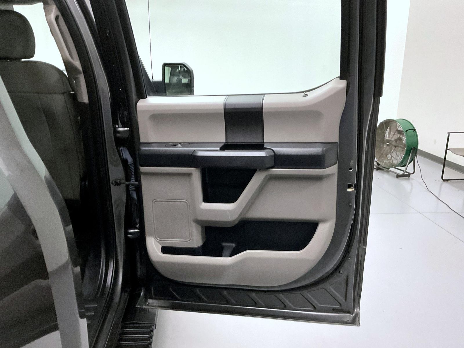 2017 Ford F-150 XL photo 14