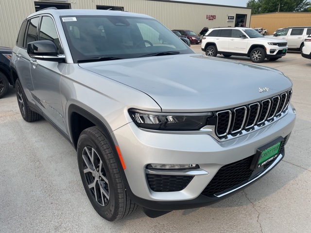 2025 Jeep Grand Cherokee Limited photo 2